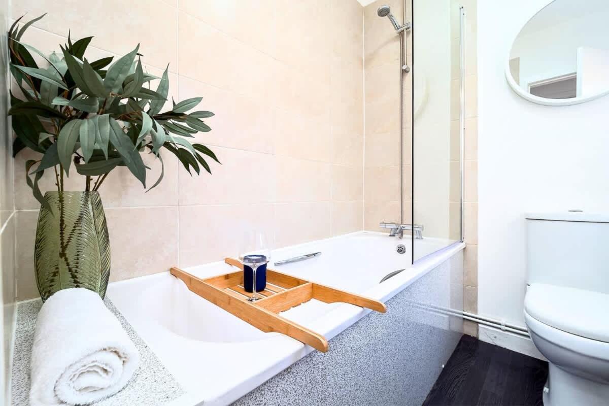 Penkhull House By Truestays - 4 Bedroom House In Stoke-On-Trent Bagian luar foto