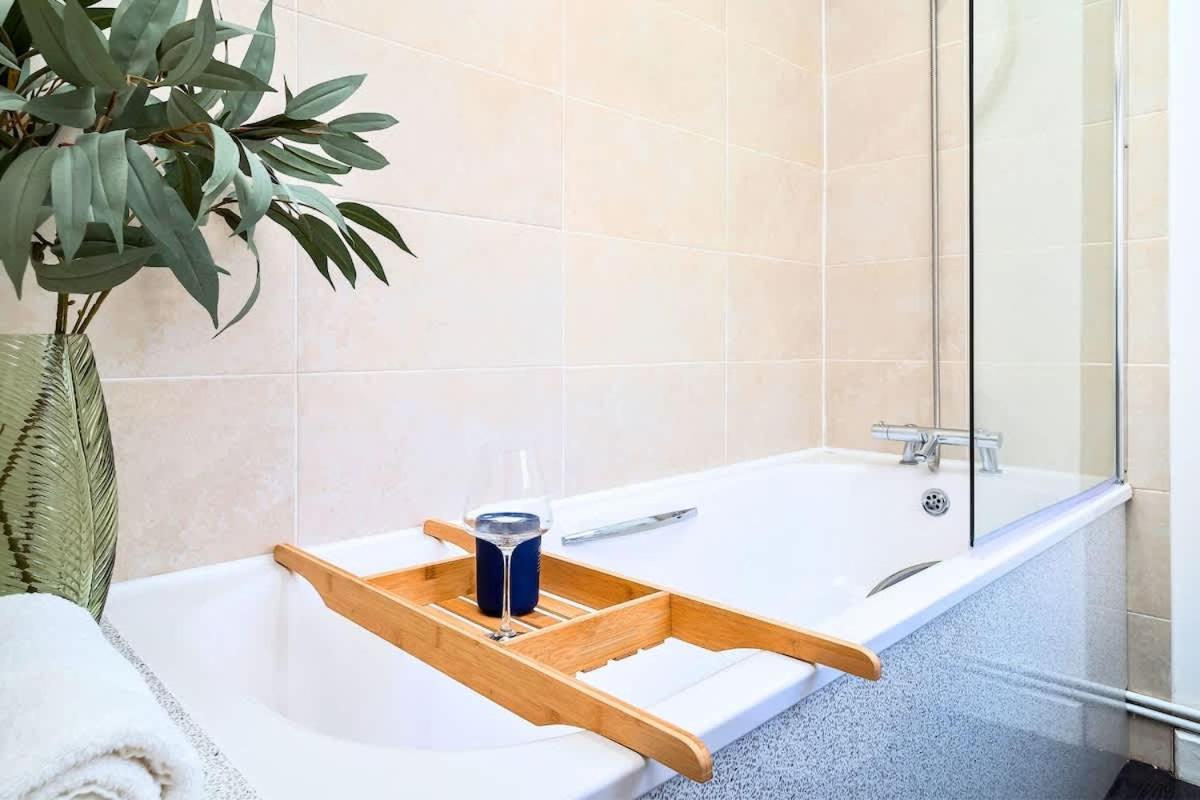 Penkhull House By Truestays - 4 Bedroom House In Stoke-On-Trent Bagian luar foto